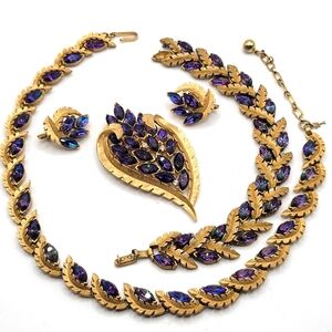 VTG "Crown" Trifari Grand Paraure | Purple & Gold Tone | SIGNED **Please Read**